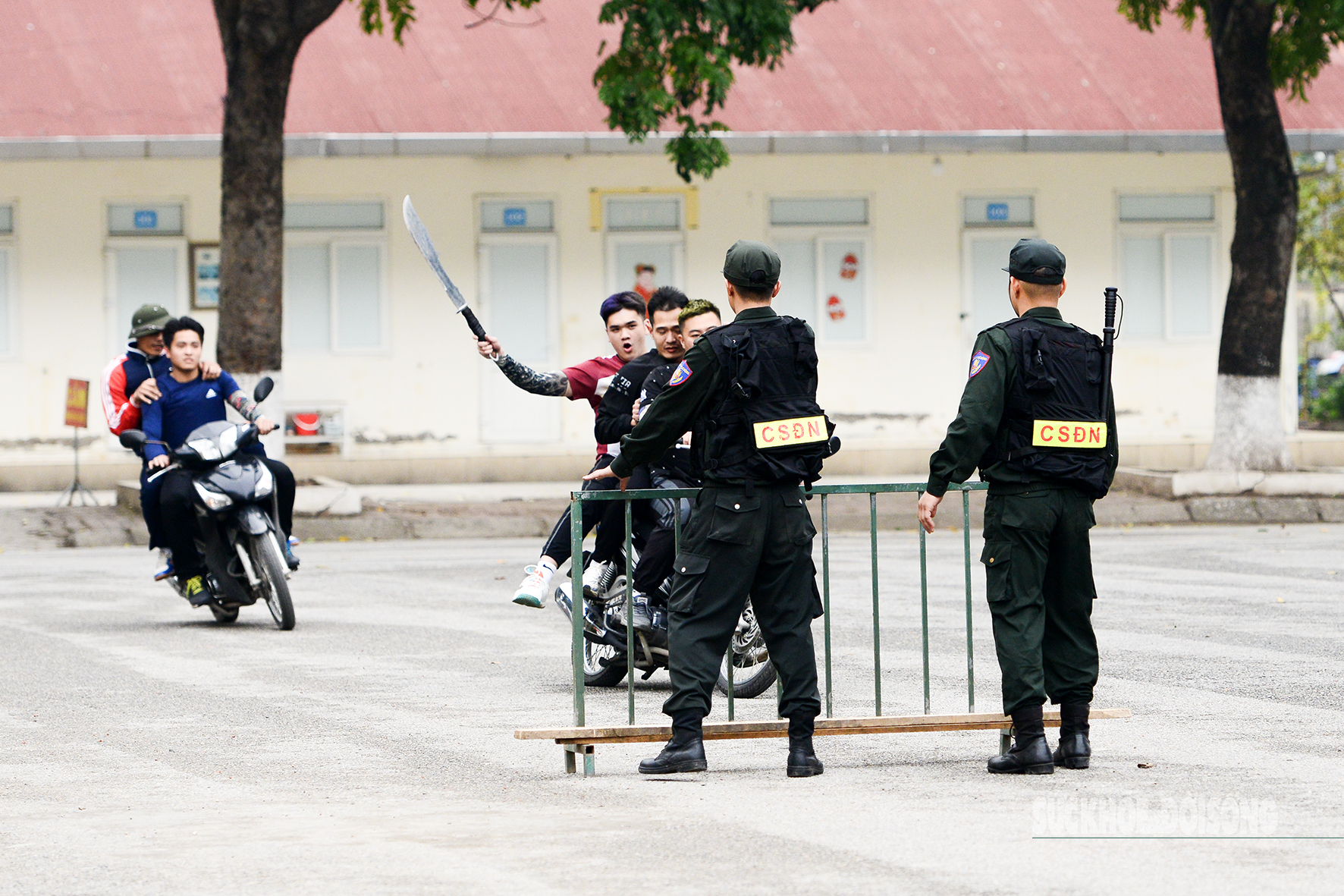 Mãn nhãn màn biểu diễn võ thuật, khí công, tấn công tội phạm của lực lượng cảnh sát- Ảnh 2.