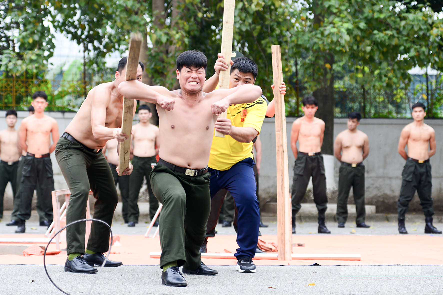 Mãn nhãn màn biểu diễn võ thuật, khí công, tấn công tội phạm của lực lượng cảnh sát- Ảnh 8.