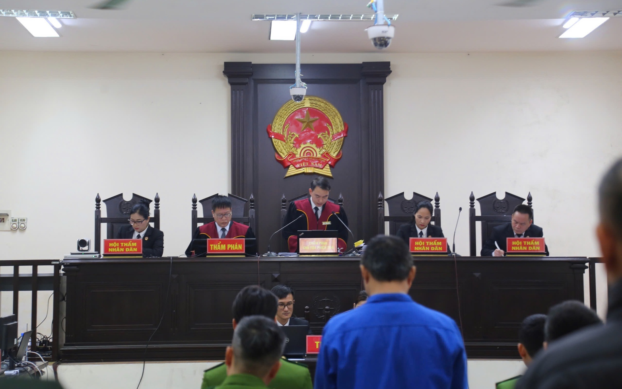 Đề xuất xử lý hình sự tham ô, nhận hối lộ từ 5 triệu đồng trở lên
