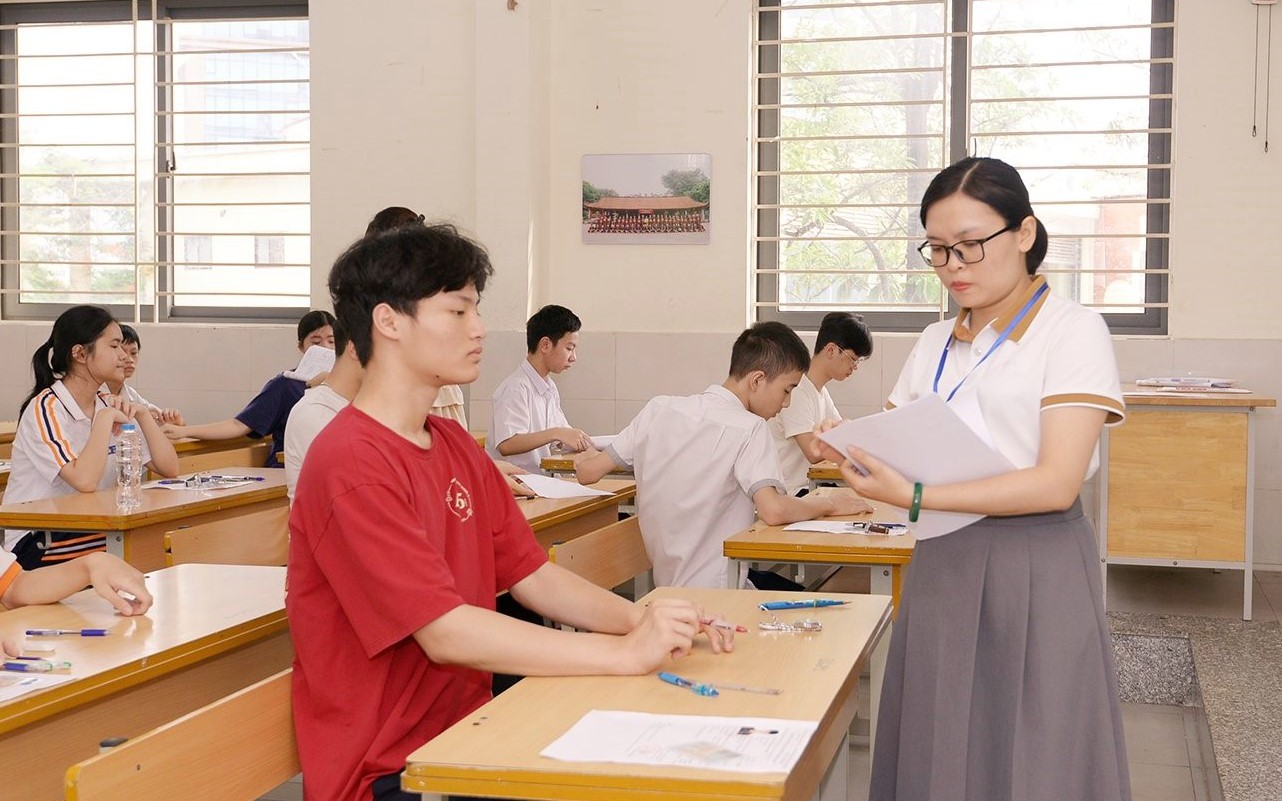 Chỉ tiêu lớp 10 Hà Nội 2025: Khu vực nào ‘nóng’ nhất?