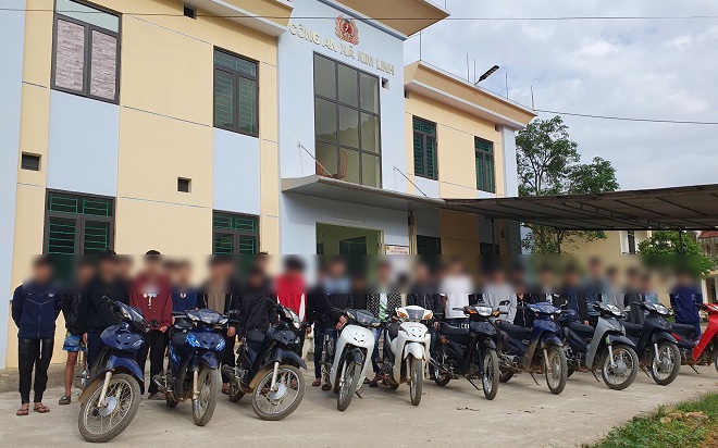 Từ mâu thuẫn cá nhân, gần 40 thanh thiếu niên hỗn chiến trong đêm, đập phá tài sản của người dân