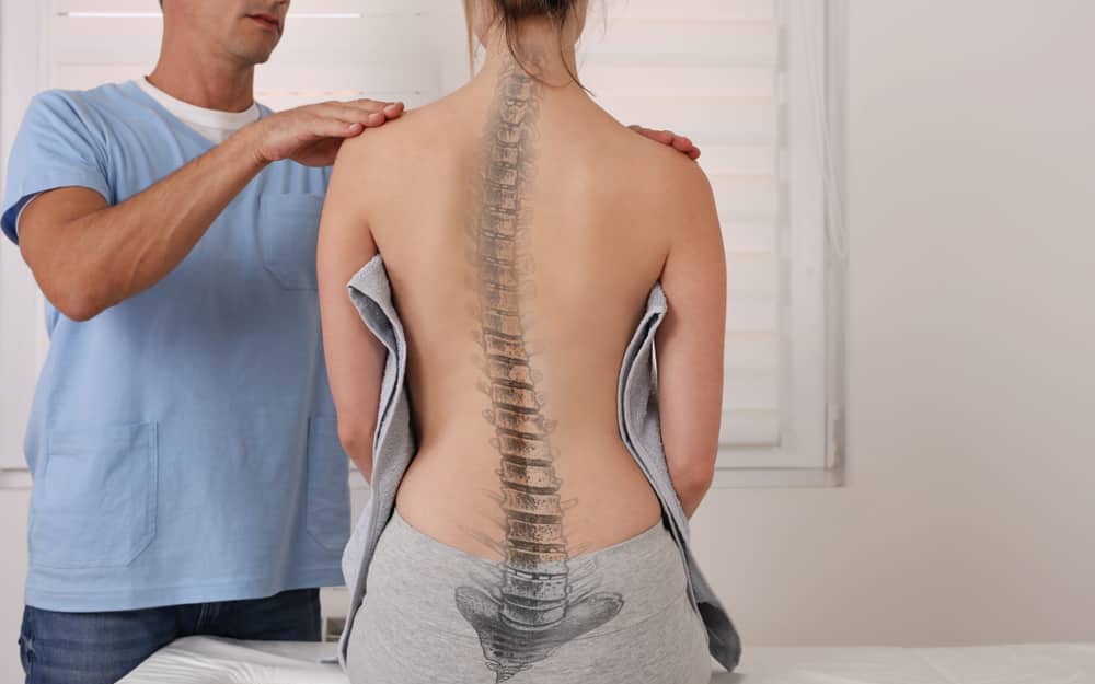 Vẹo cột sống: Nguyên nhân, triệu chứng, phòng ngừa và điều trị