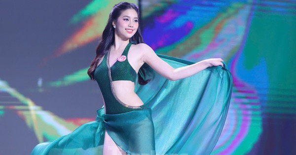 41 thí sinh Hoa hậu Việt Nam khoe dáng nóng bỏng trong trang phục bikini