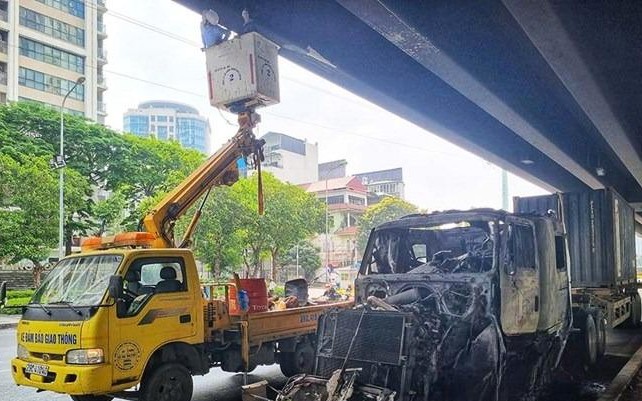 Cháy xe ô tô ngay dưới vành đai 3 có ảnh hưởng đến độ an toàn của kết cấu công trình?