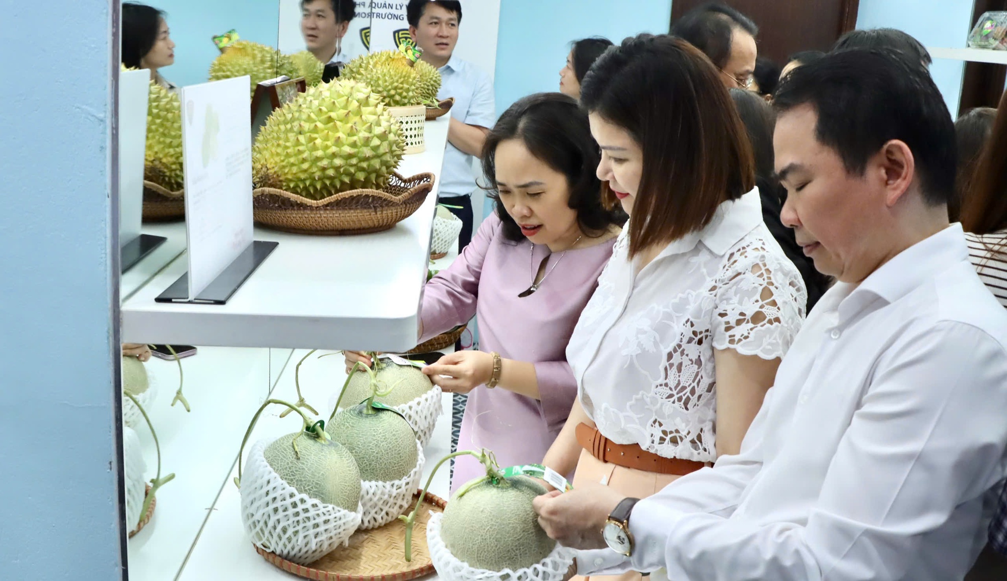 Đại diện Cục Quản lý và Phát triển thị trường trong nước  chỉ cách nhận diện trái cây Việt chuẩn- Ảnh 8.