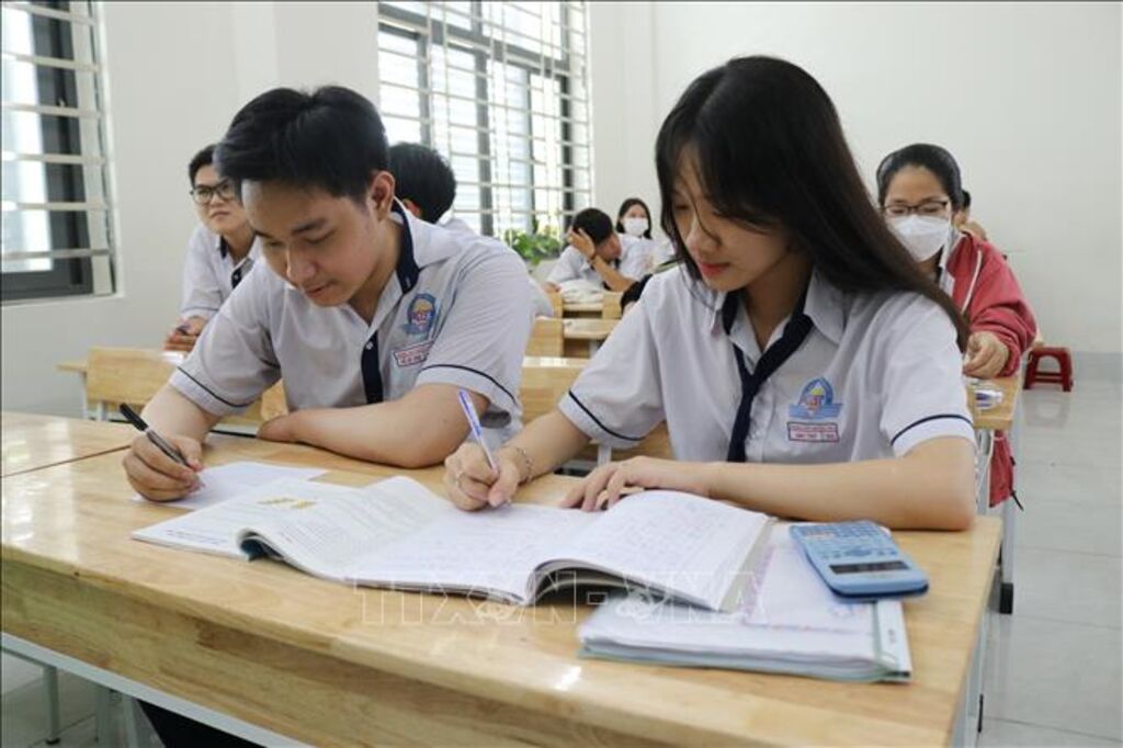 Hà Nội: Học sinh lớp 12 có thêm kênh ôn thi tốt nghiệp- Ảnh 1. Hà Nội: Học sinh lớp 12 có thêm kênh ôn thi tốt nghiệp- Ảnh 1.