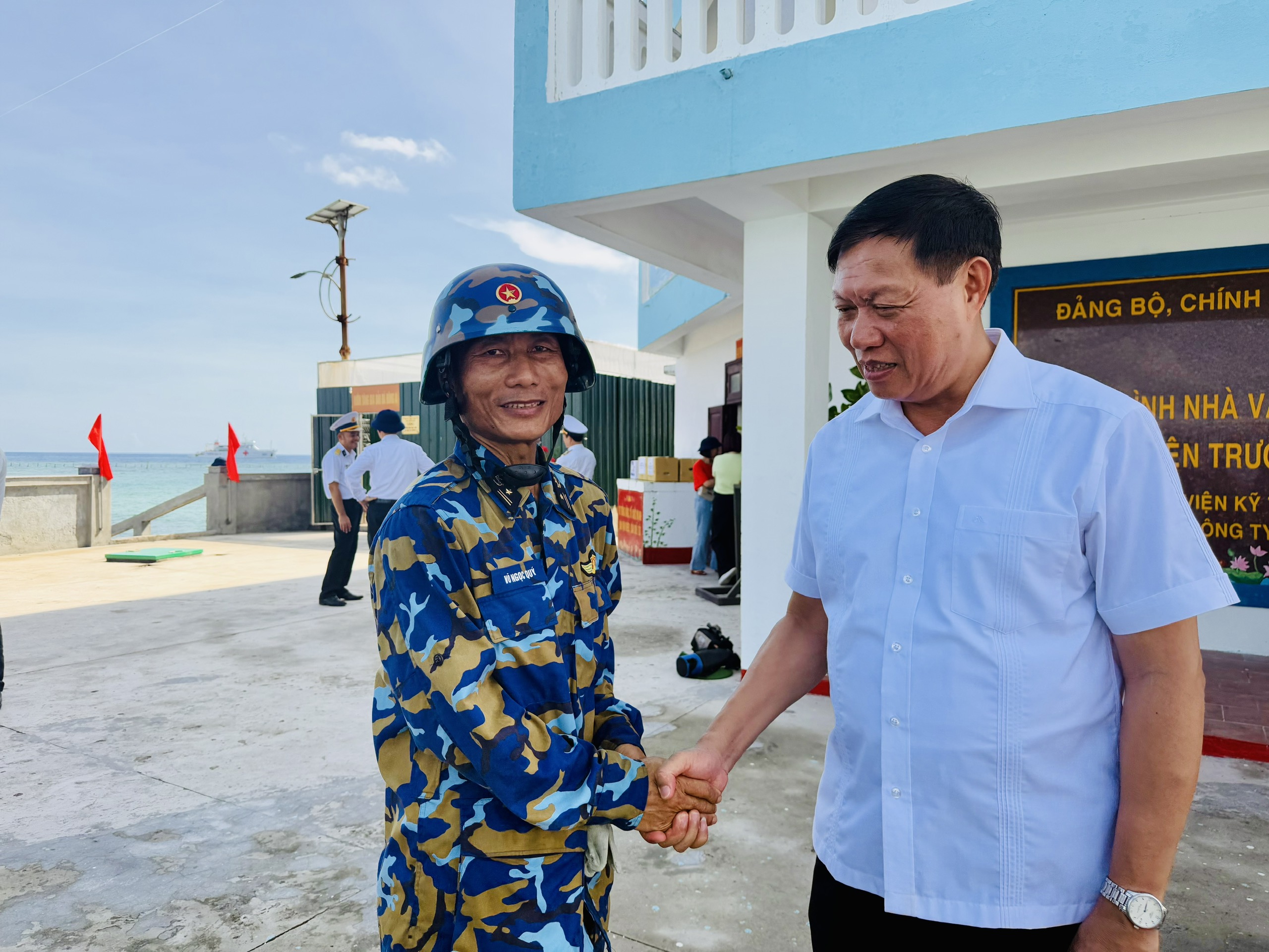 Thêm yêu biển đảo và chiến sĩ Hải quân trong hải trình đặc biệt đến với Trường Sa- Ảnh 3. Thêm yêu biển đảo và chiến sĩ Hải quân trong hải trình đặc biệt đến với Trường Sa- Ảnh 3.