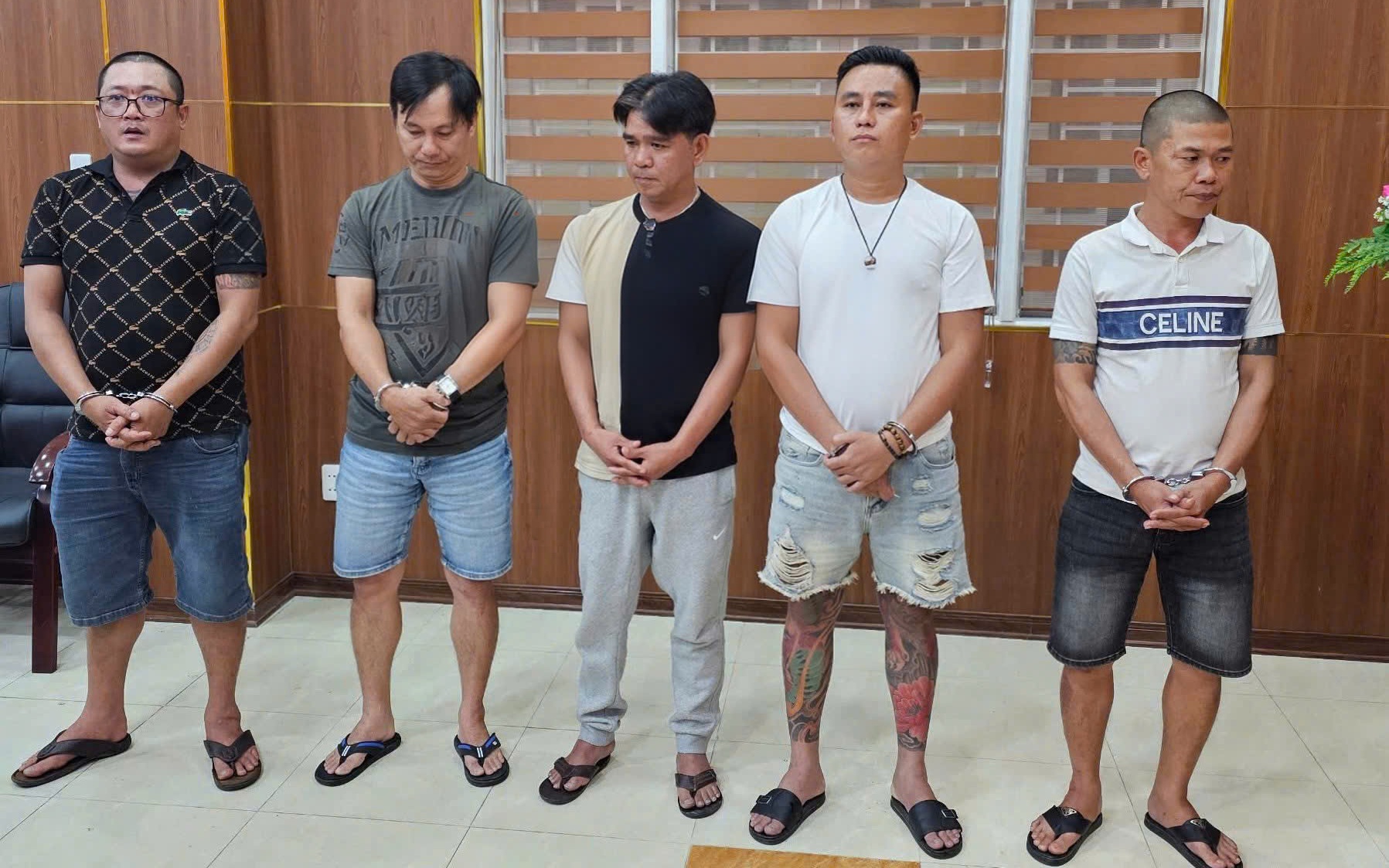Đánh sập đường dây cá độ bóng đá qua mạng hơn 100 tỷ đồng