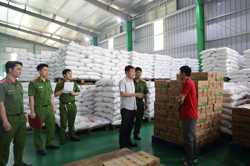 Cách nào nhận biết hạt nêm, mì chính giả?- Ảnh 2. Cách nào nhận biết hạt nêm, mì chính giả?- Ảnh 2.