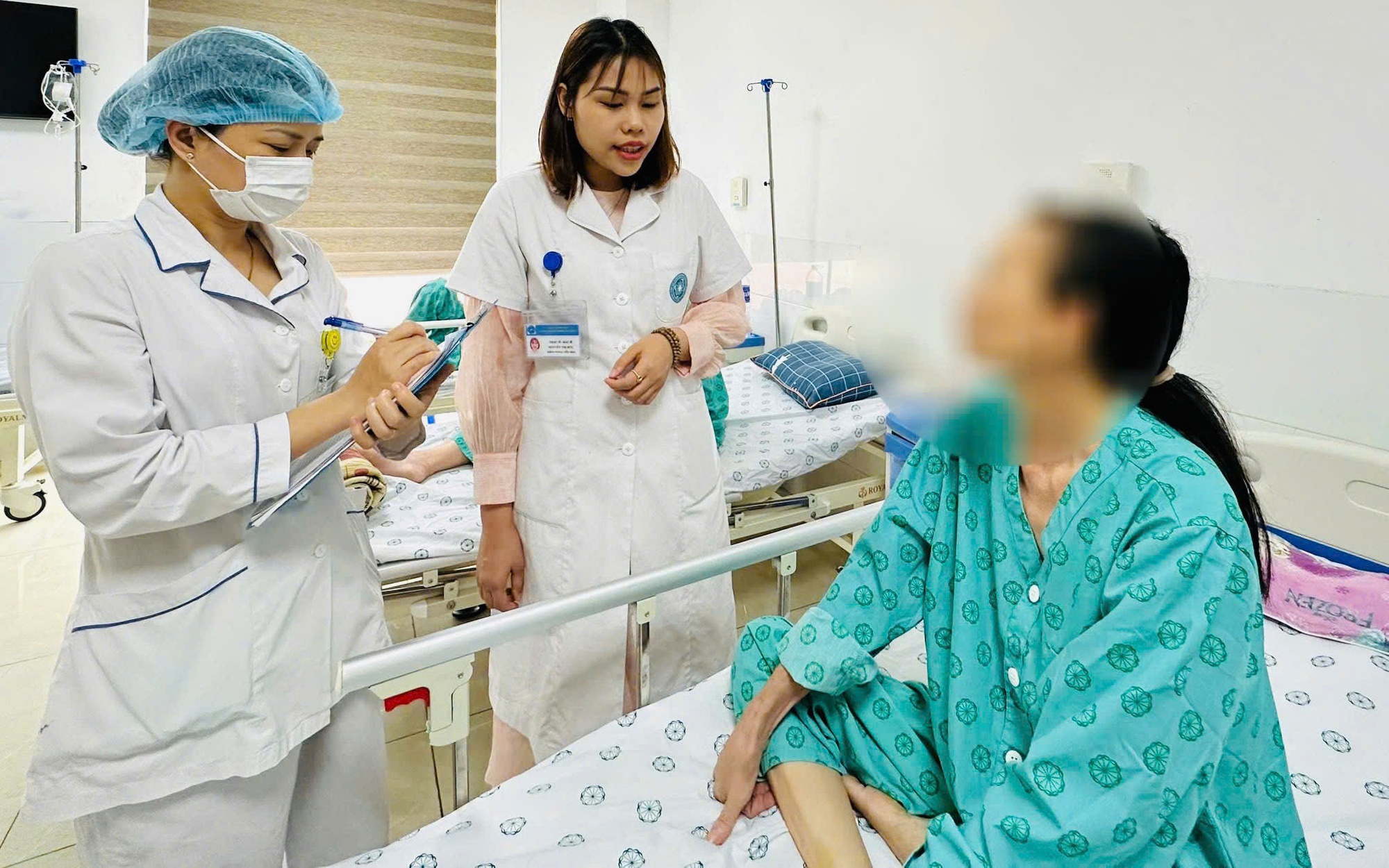 Phẫu thuật thành công khối u ruột non "khủng" gần 4kg sau 4 năm