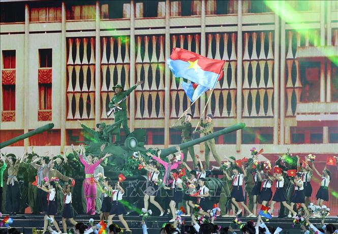 Tổng Bí thư Tô Lâm dự Chương trình nghệ thuật đặc biệt 'Mùa Xuân thống nhất'- Ảnh 3.