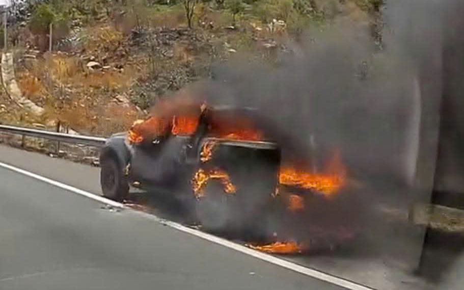 Xe tải bốc cháy ngùn ngụt trên cao tốc Phan Thiết - Dầu Giây- Ảnh 2.