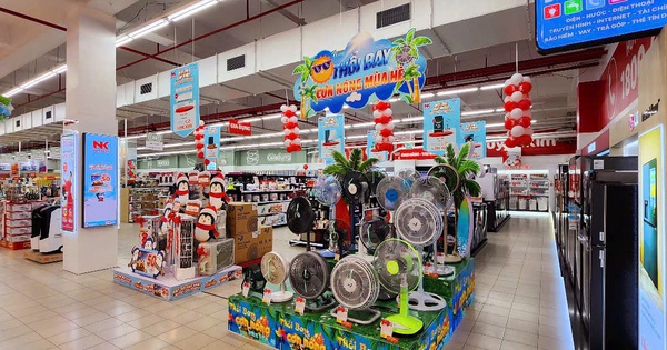 Nhiều mặt hàng điện lạnh vừa giảm giá, vừa tặng thêm khuyến mại dịp nghỉ lễ 30/4-1/5