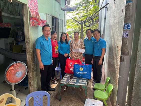 Công nhân là lực lượng nòng cốt đưa đất nước bước vào kỷ nguyên mới- Ảnh 2. Công nhân là lực lượng nòng cốt đưa đất nước bước vào kỷ nguyên mới- Ảnh 2.
