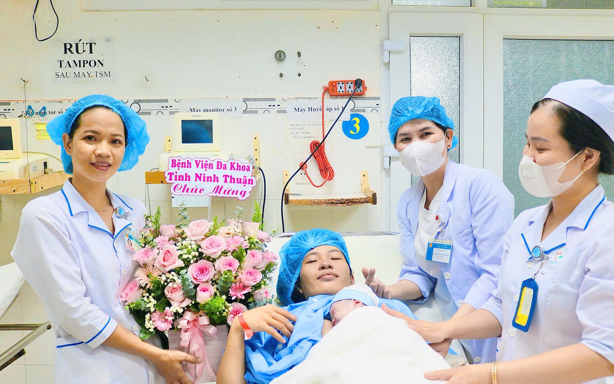 Miễn chi phí cho sản phụ sinh em bé vào 0h ngày 30/4