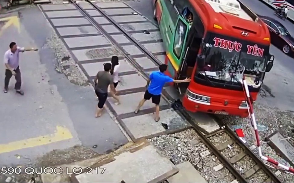 Vi phạm đường sắt gia tăng, vì sao khó xử lý?