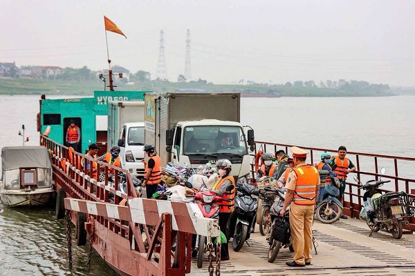 Cảnh sát đường thủy Hà Nội xử lý nhiều phương tiện vi phạm dịp nghỉ lễ- Ảnh 5.