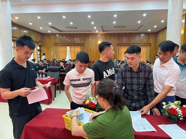 Công an Hà Nội công bố quyết định đặc xá cho 139 phạm nhân- Ảnh 2.