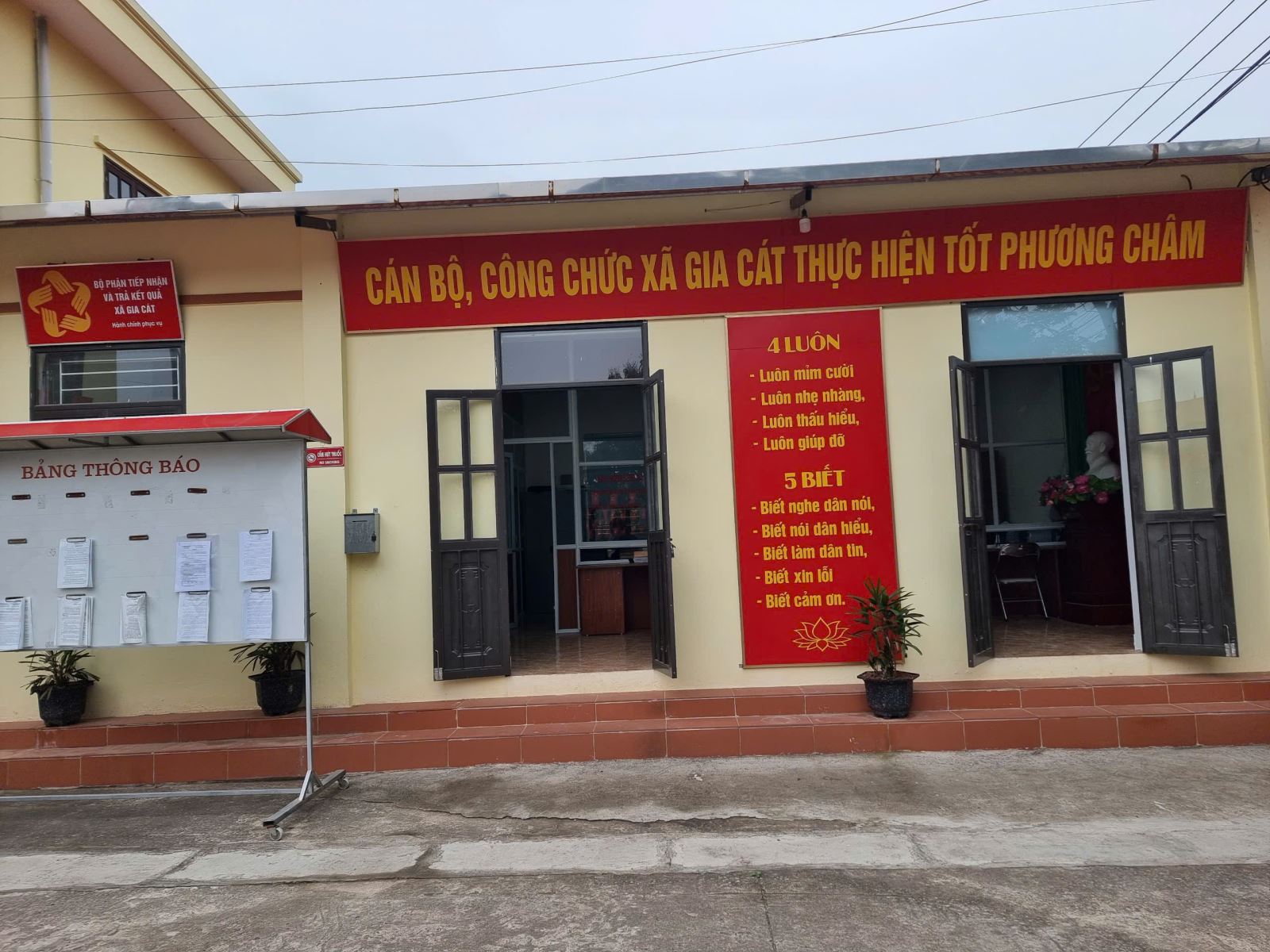 Những đối tượng công chức, viên chức nào được ưu tiên cho nghỉ hưu khi sắp xếp bộ máy?- Ảnh 1. Những đối tượng công chức, viên chức nào được ưu tiên cho nghỉ hưu khi sắp xếp bộ máy?- Ảnh 1.