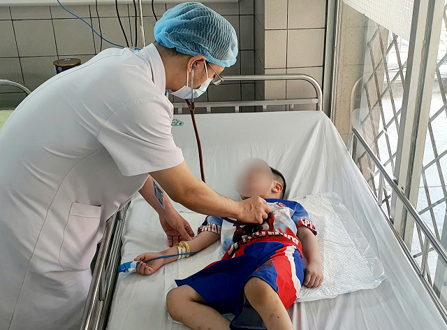 Hi hữu bé trai 5 tuổi nghịch dây giải rút, tự 'thắt cổ' mình- Ảnh 1. Hi hữu bé trai 5 tuổi nghịch dây giải rút, tự 'thắt cổ' mình- Ảnh 1.