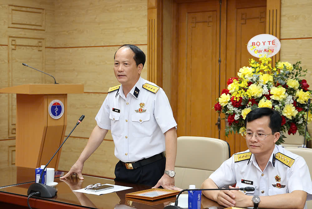 Bộ Y tế tặng Kỷ niệm chương Vì sức khoẻ nhân dân cho 12 cán bộ, sĩ quan thuộc Quân chủng Hải quân- Ảnh 5. Bộ Y tế tặng Kỷ niệm chương Vì sức khoẻ nhân dân cho 12 cán bộ, sĩ quan thuộc Quân chủng Hải quân- Ảnh 5.