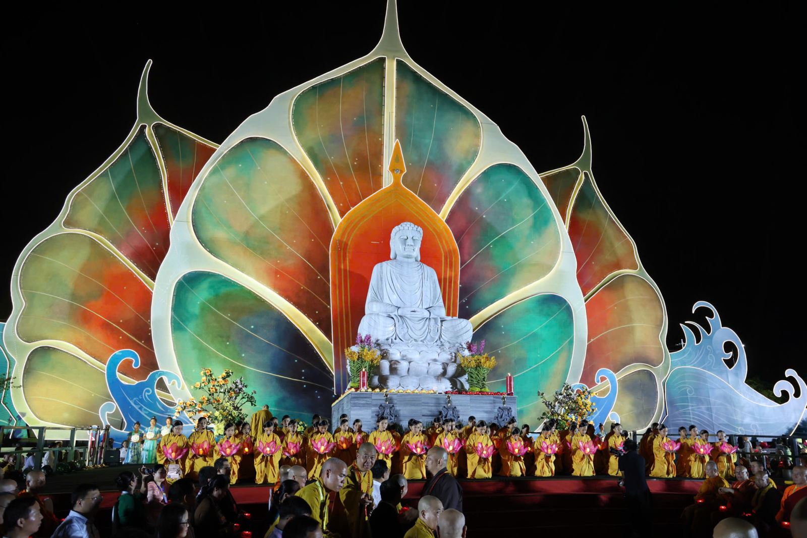 Bạn bè quốc tế ấn tượng với Đại lễ Vesak 2025 tại Việt Nam- Ảnh 5. Bạn bè quốc tế ấn tượng với Đại lễ Vesak 2025 tại Việt Nam- Ảnh 5.