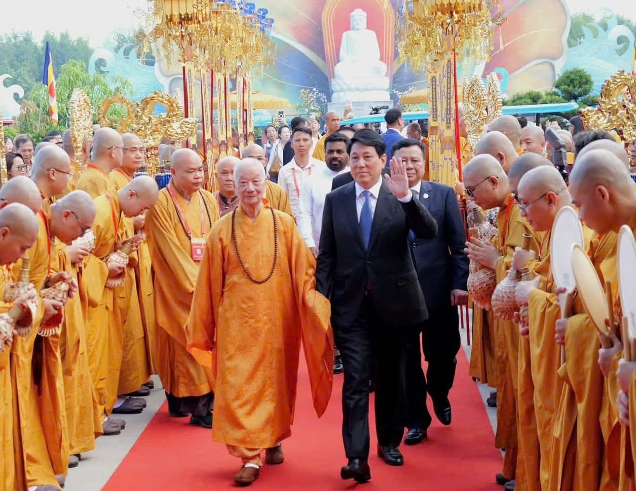 Bạn bè quốc tế ấn tượng với Đại lễ Vesak 2025 tại Việt Nam- Ảnh 4. Bạn bè quốc tế ấn tượng với Đại lễ Vesak 2025 tại Việt Nam- Ảnh 4.