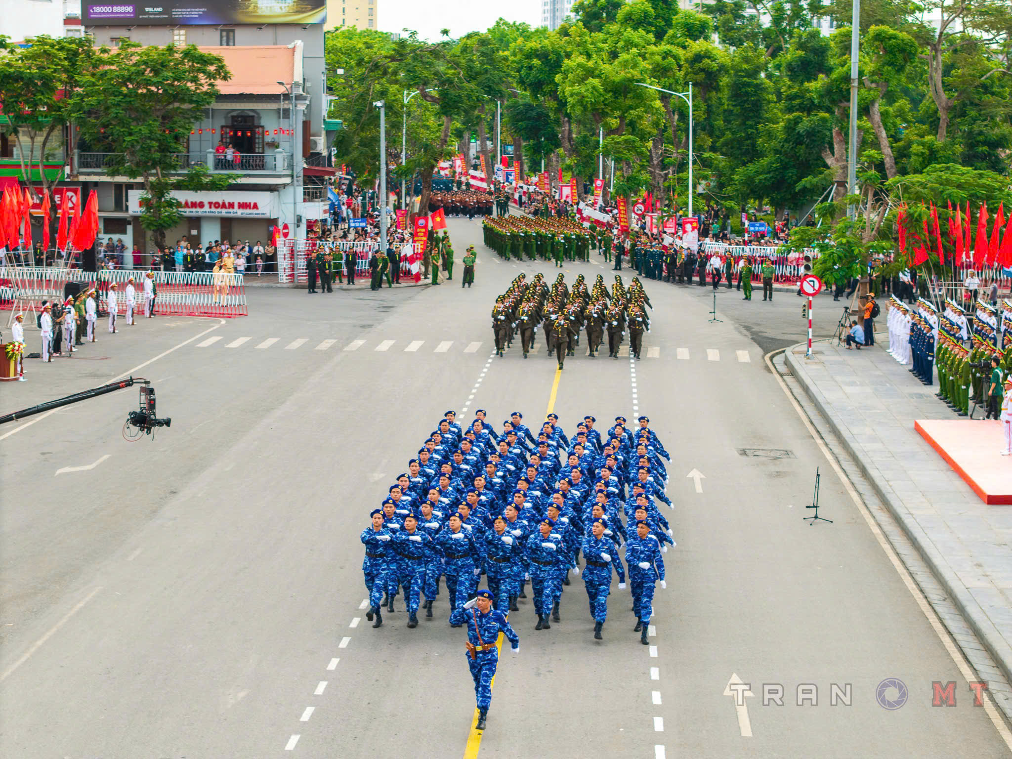 Rực rỡ sắc màu Lễ duyệt đội ngũ và diễu hành quần chúng chào mừng 70 năm Ngày Giải phóng Hải Phòng- Ảnh 30. Rực rỡ sắc màu Lễ duyệt đội ngũ và diễu hành quần chúng chào mừng 70 năm Ngày Giải phóng Hải Phòng- Ảnh 30.