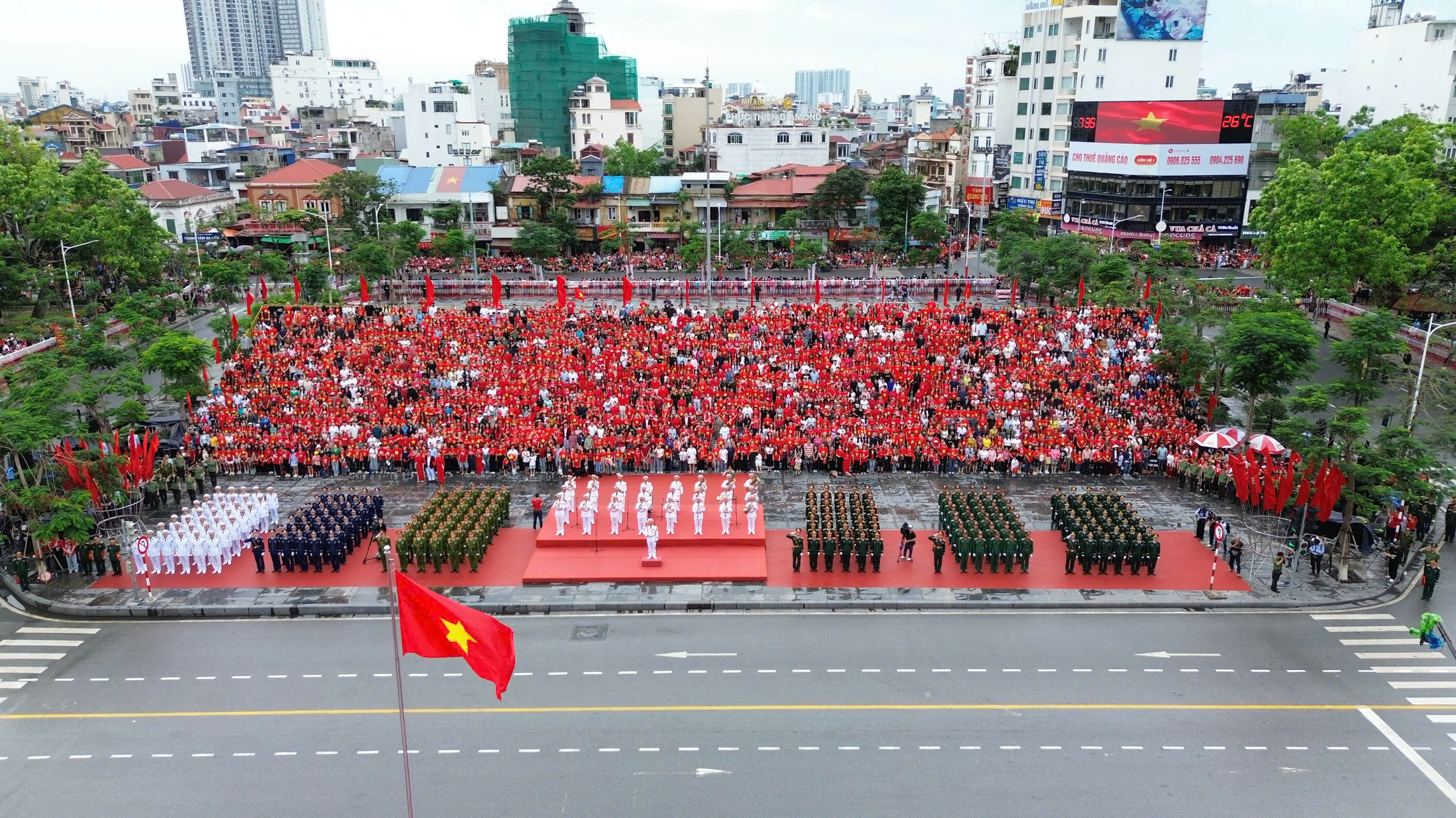 Rực rỡ sắc màu Lễ duyệt đội ngũ và diễu hành quần chúng chào mừng 70 năm Ngày Giải phóng Hải Phòng- Ảnh 12. Rực rỡ sắc màu Lễ duyệt đội ngũ và diễu hành quần chúng chào mừng 70 năm Ngày Giải phóng Hải Phòng- Ảnh 12.