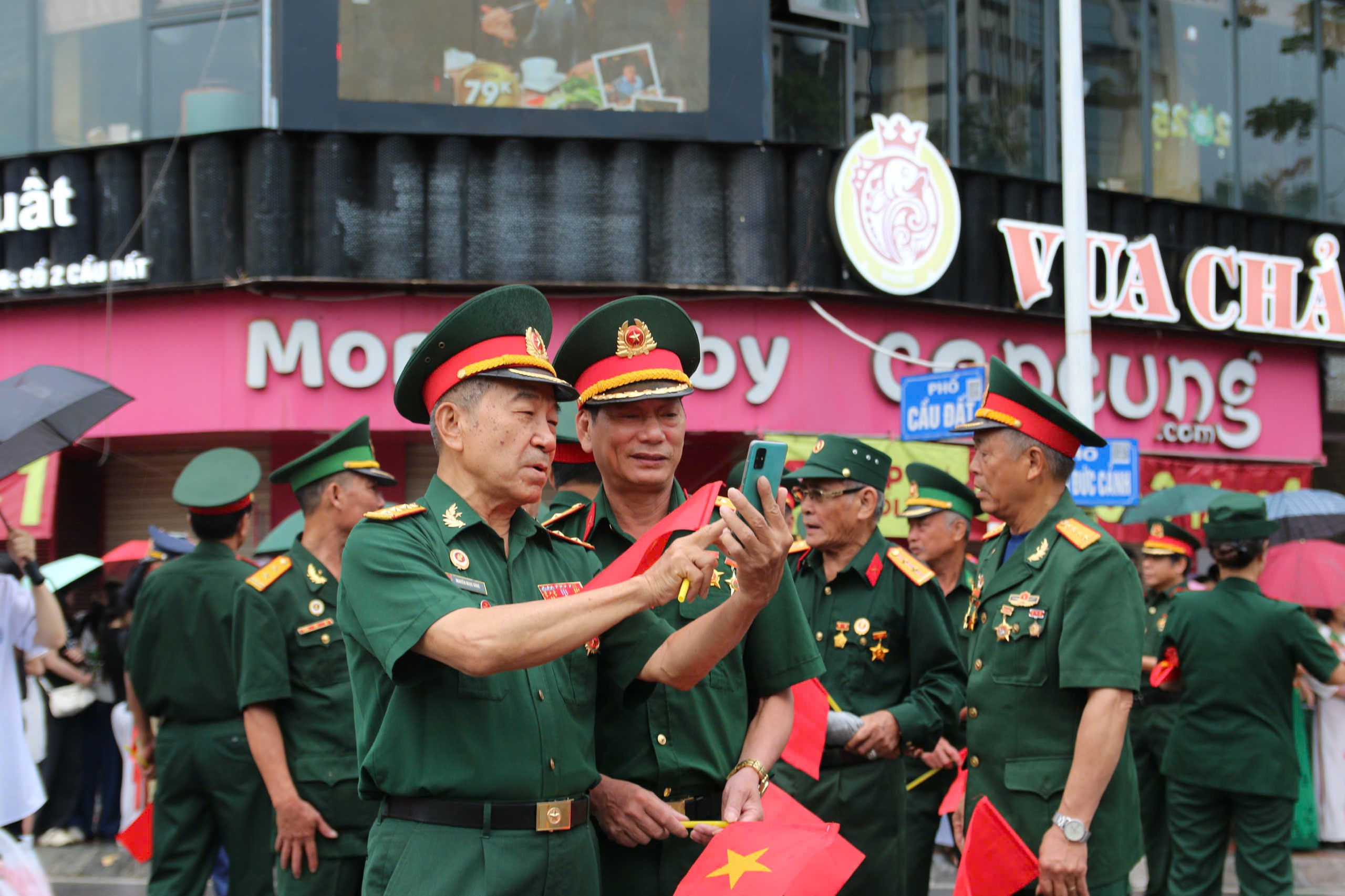 Rực rỡ sắc màu Lễ duyệt đội ngũ và diễu hành quần chúng chào mừng 70 năm Ngày Giải phóng Hải Phòng- Ảnh 8. Rực rỡ sắc màu Lễ duyệt đội ngũ và diễu hành quần chúng chào mừng 70 năm Ngày Giải phóng Hải Phòng- Ảnh 8.