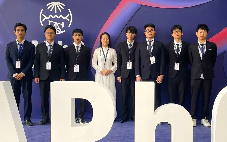 8/8 học sinh Việt Nam giành huy chương Vật lý Châu Á