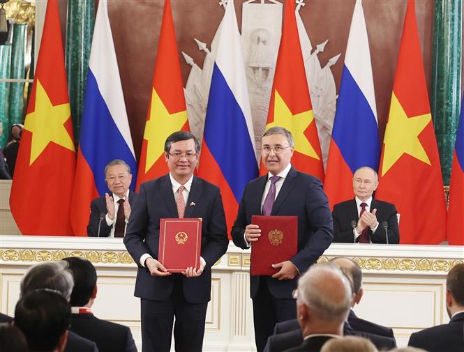 Tổng Bí thư Tô Lâm và Tổng thống V. Putin chứng kiến Lễ trao các văn kiện hợp tác- Ảnh 3. Tổng Bí thư Tô Lâm và Tổng thống V. Putin chứng kiến Lễ trao các văn kiện hợp tác- Ảnh 3.