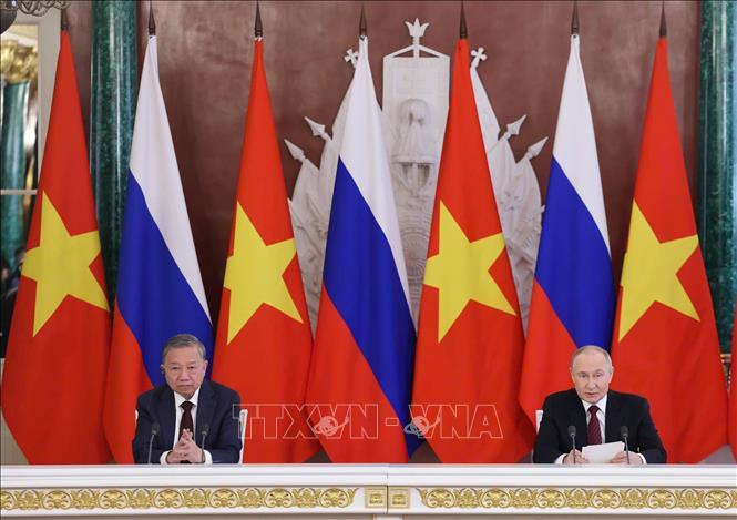 Tuyên bố chung về những định hướng lớn của quan hệ Đối tác Chiến lược toàn diện Việt Nam - Nga trong giai đoạn hợp tác mới- Ảnh 1. Tuyên bố chung về những định hướng lớn của quan hệ Đối tác Chiến lược toàn diện Việt Nam - Nga trong giai đoạn hợp tác mới- Ảnh 1.