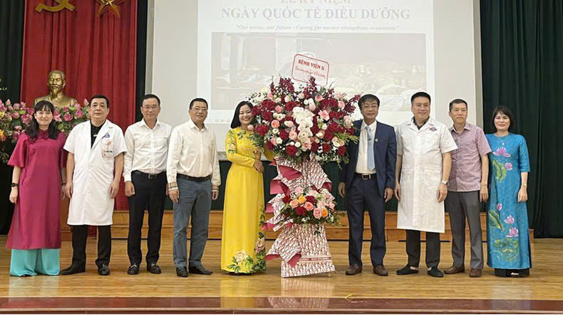 Tôn vinh điều dưỡng - những 'chiến sĩ' tuyến đầu thầm lặng chăm sóc sức khỏe người bệnh- Ảnh 1. Tôn vinh điều dưỡng - những 'chiến sĩ' tuyến đầu thầm lặng chăm sóc sức khỏe người bệnh- Ảnh 1.