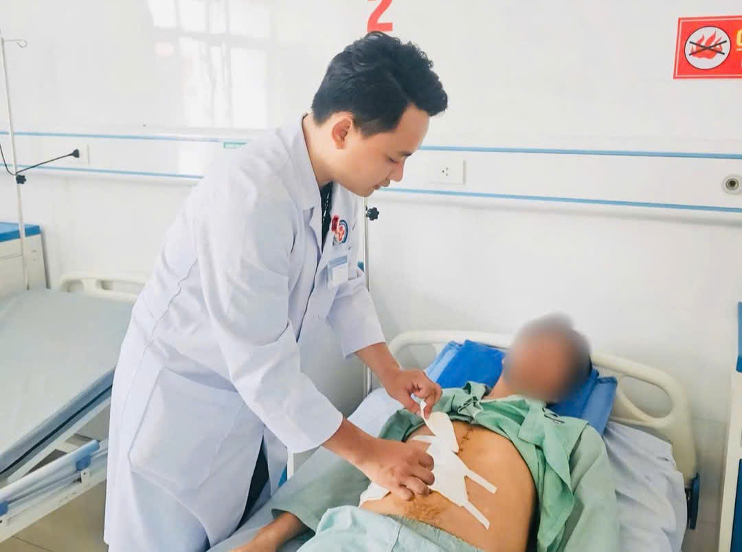 Mắc chứng rối loạn lo âu, mất ngủ dài ngày, người đàn ông tự lấy dao đâm vào bụng mình- Ảnh 1. Mắc chứng rối loạn lo âu, mất ngủ dài ngày, người đàn ông tự lấy dao đâm vào bụng mình- Ảnh 1.