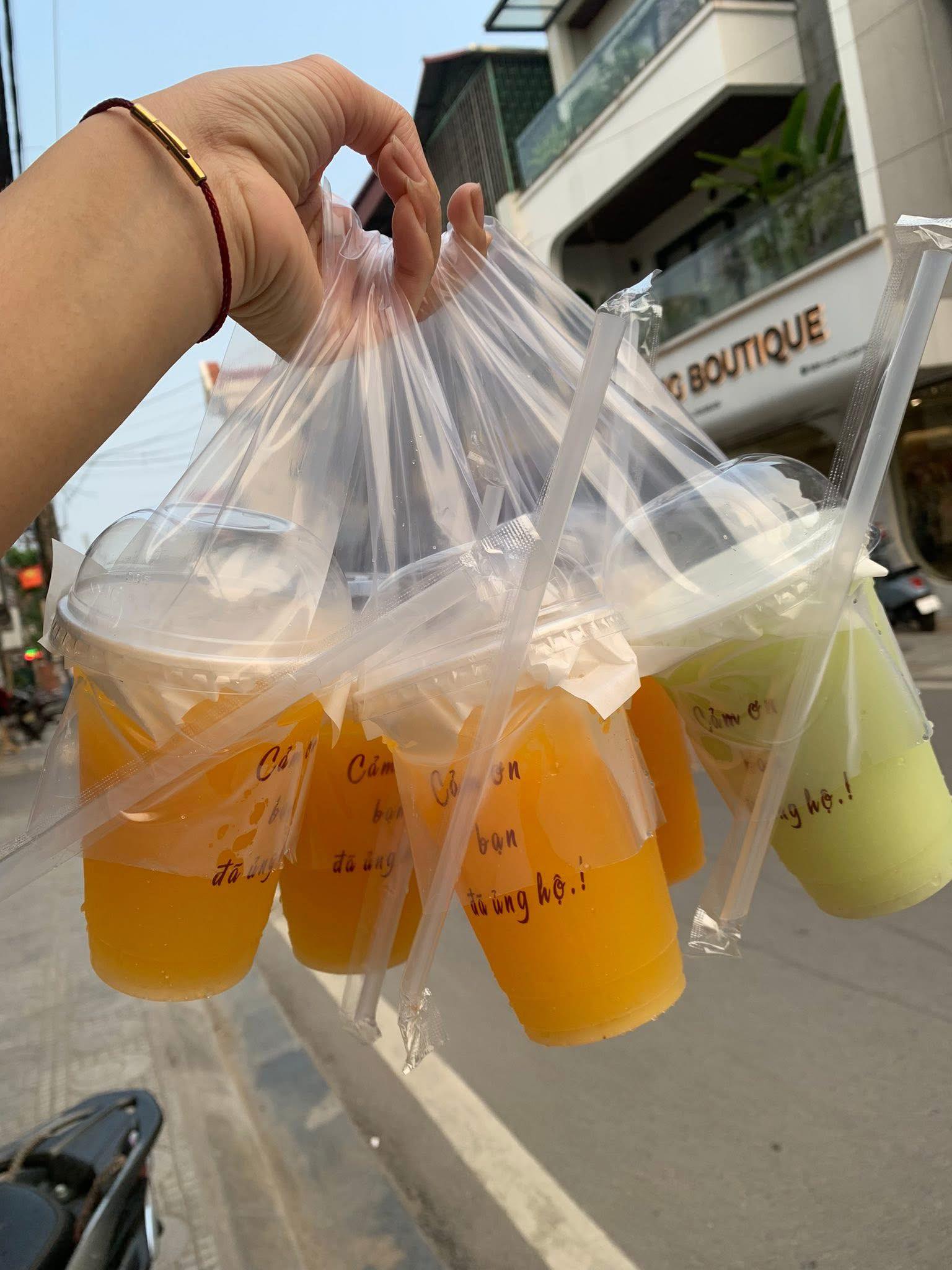 Nước trái cây giá rẻ ‘lên ngôi’ khi thời tiết vào hè- Ảnh 12. Nước trái cây giá rẻ ‘lên ngôi’ khi thời tiết vào hè- Ảnh 12.