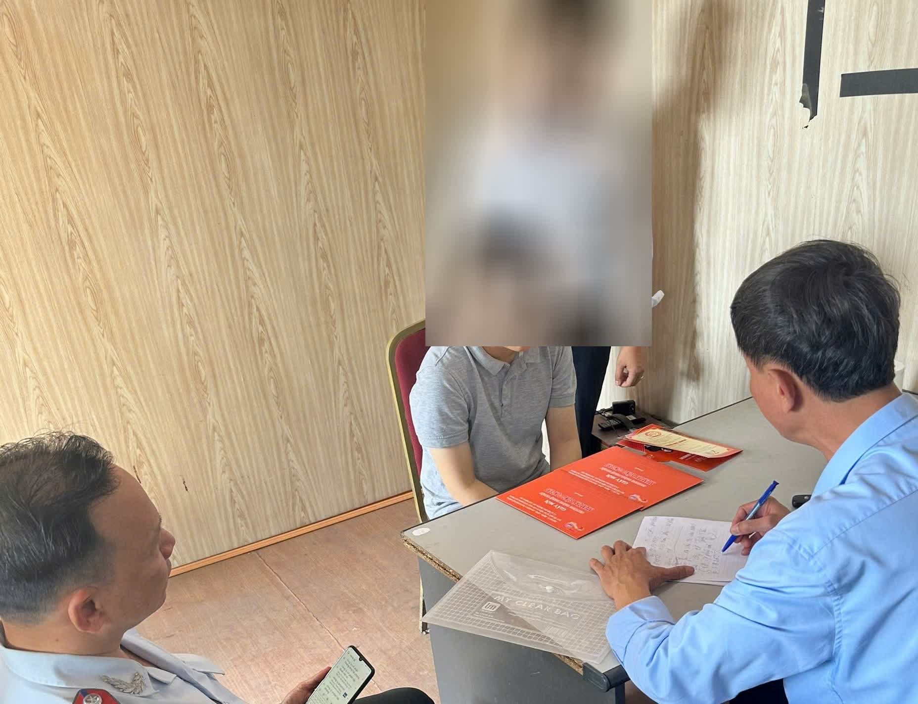 Mang giấy mời Lễ hội Hoa Phượng Đỏ do đối tác tặng đi rao bán 'vé VIP' giá tiền triệu- Ảnh 2. Mang giấy mời Lễ hội Hoa Phượng Đỏ do đối tác tặng đi rao bán 'vé VIP' giá tiền triệu- Ảnh 2.