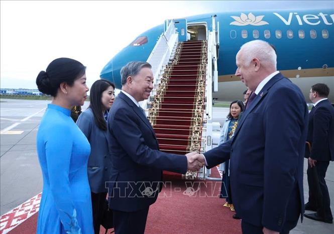 Tổng Bí thư Tô Lâm và Phu nhân kết thúc tốt đẹp chuyến thăm cấp Nhà nước Cộng hòa Belarus- Ảnh 1. Tổng Bí thư Tô Lâm và Phu nhân kết thúc tốt đẹp chuyến thăm cấp Nhà nước Cộng hòa Belarus- Ảnh 1.