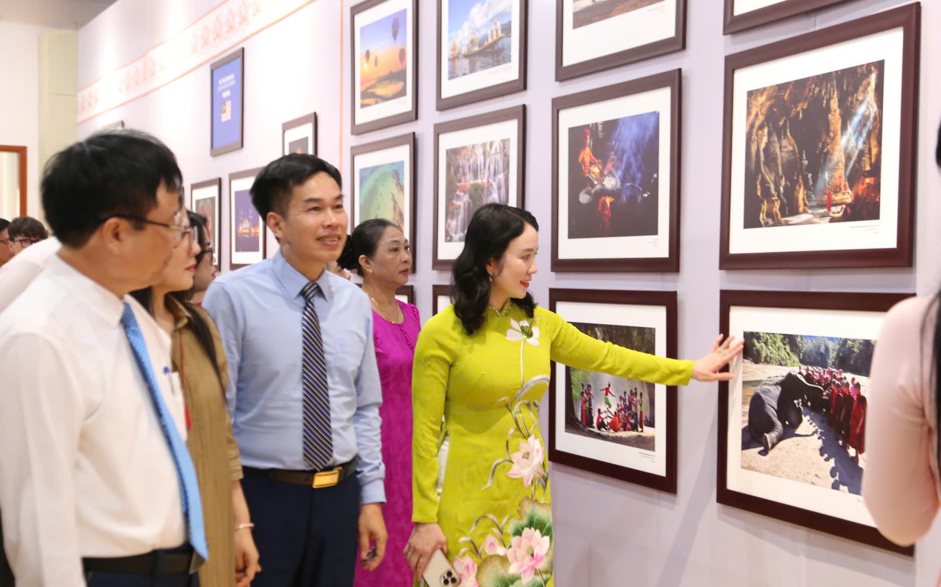 Hàng trăm tác phẩm ảnh tôn vinh tư tưởng, đạo đức, phong cách Hồ Chí Minh- Ảnh 3.