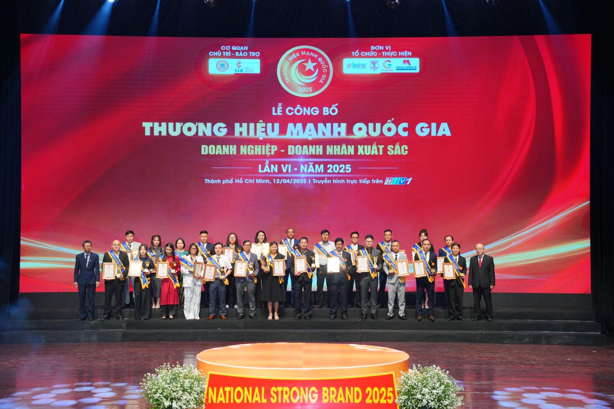 emPura của Medzavy được vinh danh tại Thương hiệu Mạnh Quốc gia năm 2025- Ảnh 1. emPura của Medzavy được vinh danh tại Thương hiệu Mạnh Quốc gia năm 2025- Ảnh 1.