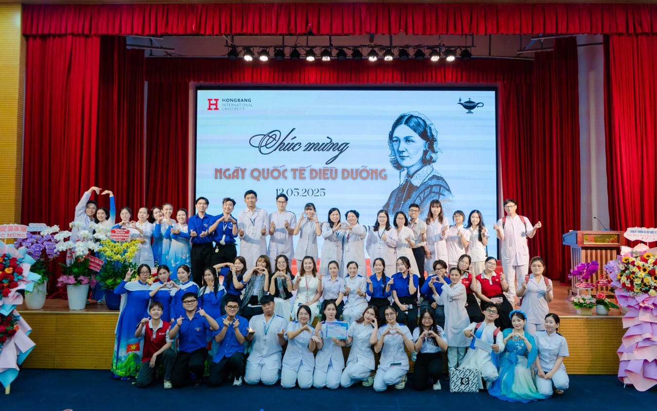 Tuyên dương nữ điều dưỡng ép tim liên tục cứu cụ bà đuối nước- Ảnh 3. Ngày Quốc tế Điều dưỡng 2025: Tôn vinh hành trình bền bỉ của những người chăm sóc sức khỏe cộng đồng