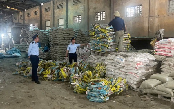 Đình chỉ hoạt động 2 tháng Công ty sản xuất phân bón mang nhãn hiệu giả mạo
