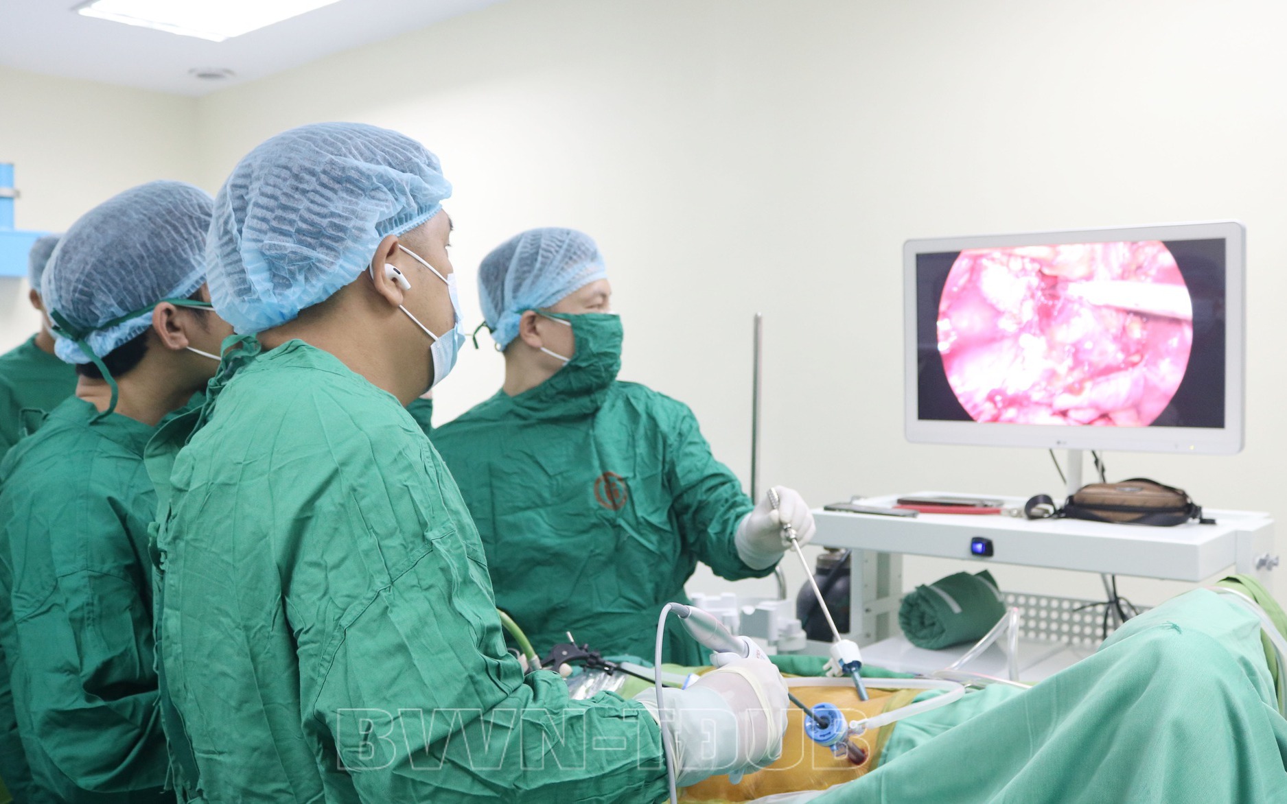 Ca ghép thận đặc biệt ở Quảng Ninh, mẹ đẻ tự nguyện hiến cho con