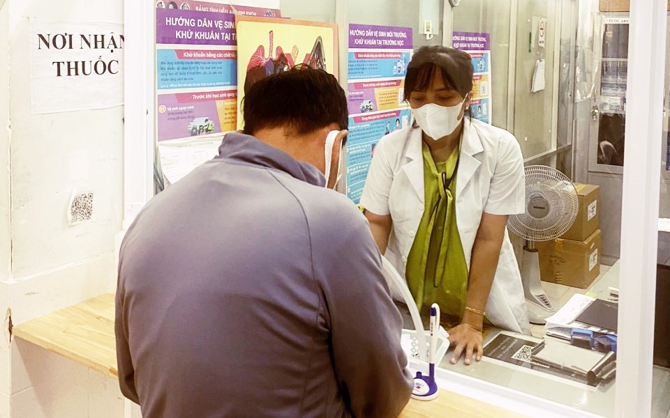 Người nhiễm HIV cần làm gì để có sống khỏe mạnh?