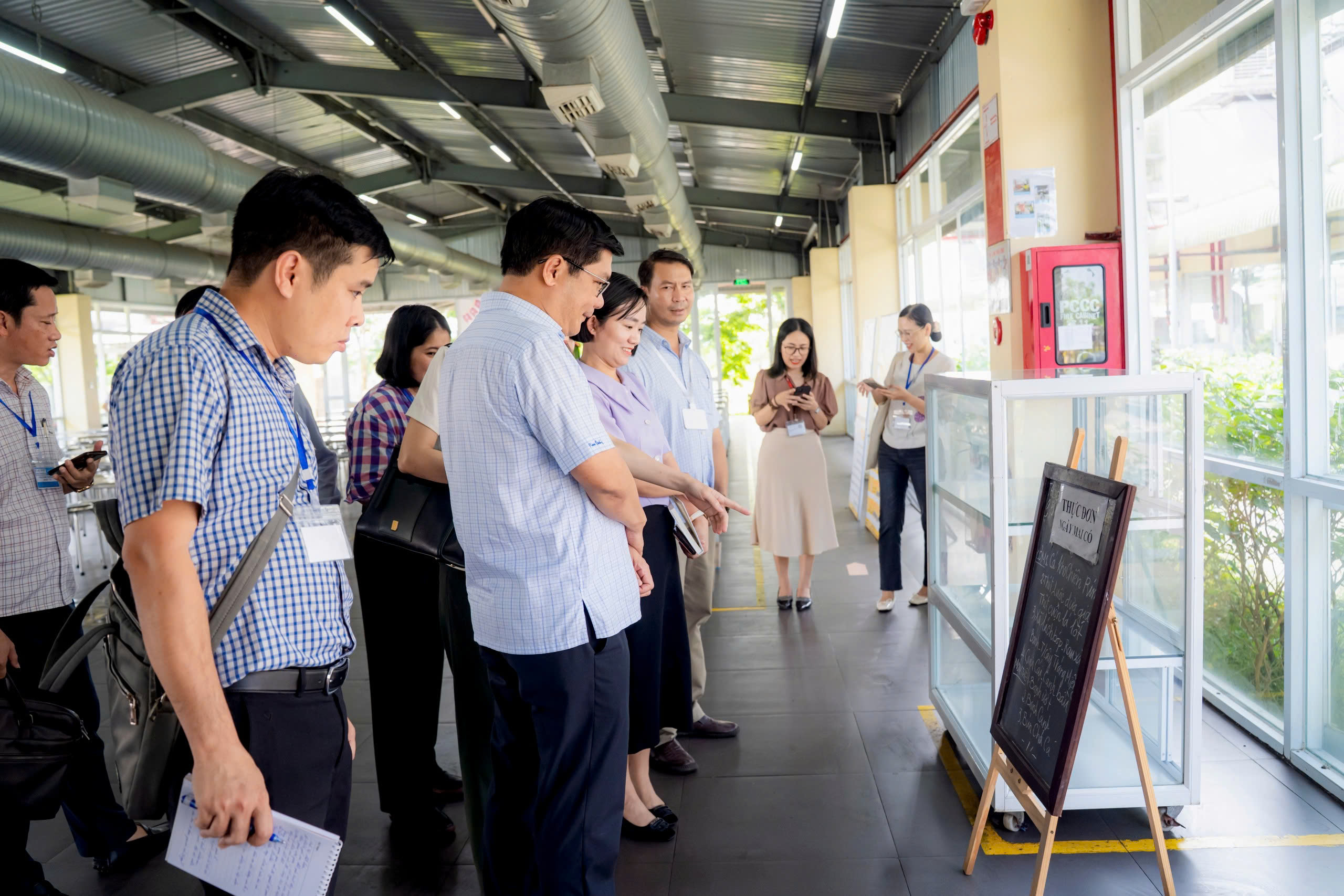Huế kiểm tra loạt cơ sở kinh doanh sữa, thực phẩm chức năng và bếp ăn tập thể- Ảnh 1. Huế kiểm tra loạt cơ sở kinh doanh sữa, thực phẩm chức năng và bếp ăn tập thể- Ảnh 1.