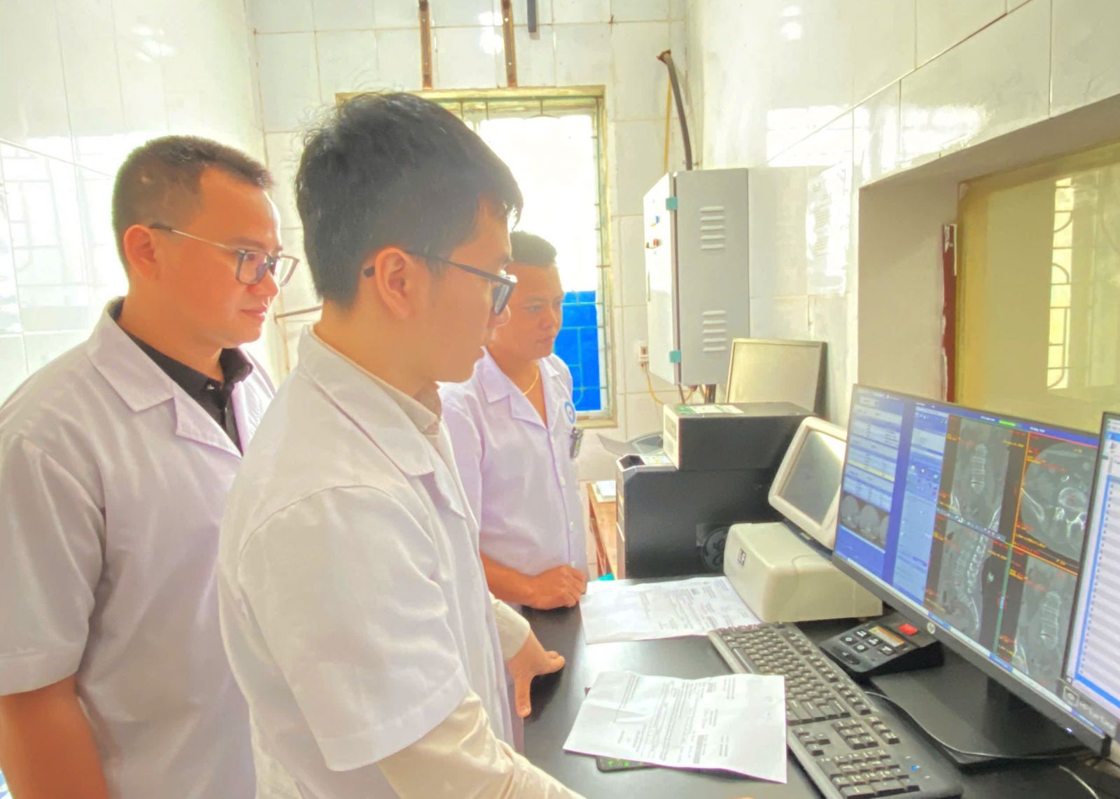 Thêm 4 bác sĩ Bệnh viện Đại học Y Hà Nội về khám chữa bệnh tại Hà Tĩnh- Ảnh 3. Thêm 4 bác sĩ Bệnh viện Đại học Y Hà Nội về khám chữa bệnh tại Hà Tĩnh- Ảnh 3.