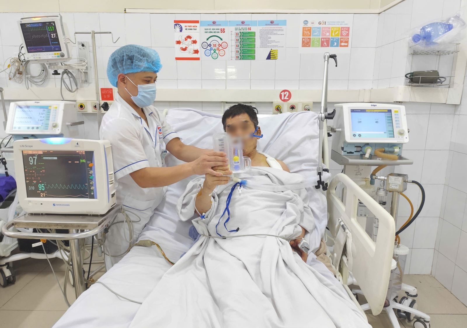 Bác sĩ cứu sống chuyên gia kỹ thuật nước ngoài gặp nạn nguy kịch- Ảnh 2. Bác sĩ cứu sống chuyên gia kỹ thuật nước ngoài gặp nạn nguy kịch- Ảnh 2.