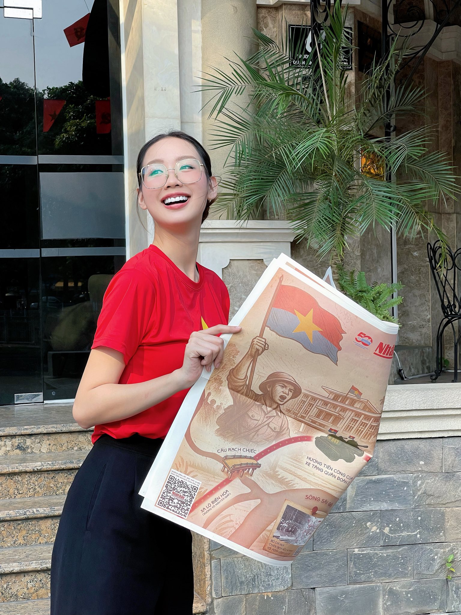 Chân dung hoa hậu 'gây bão' vì khoảnh khắc thân thiết với cầu thủ Nguyễn Xuân Son- Ảnh 2. Chân dung hoa hậu 'gây bão' vì khoảnh khắc thân thiết với cầu thủ Nguyễn Xuân Son- Ảnh 2.