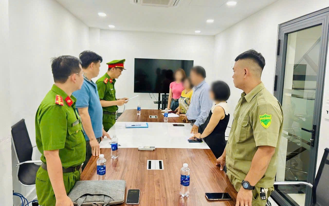 Hàng trăm giấy tờ, tài liệu của cơ quan, tổ chức bị làm giả - Ảnh 4. Hàng trăm giấy tờ, tài liệu của cơ quan, tổ chức bị làm giả - Ảnh 4.