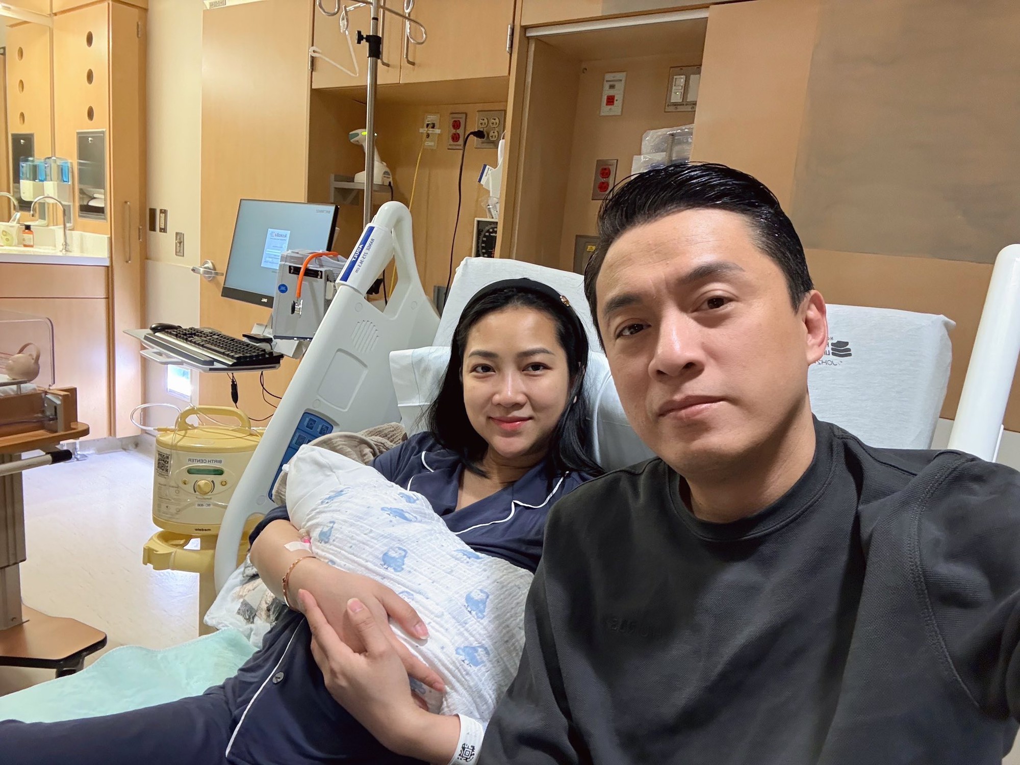 Nam ca sĩ đổi đời nhờ 'Mưa bụi' từng phải giấu gia đình đi hát, tuổi U60 đón thêm tin vui bên vợ kém 17 tuổi- Ảnh 7. Nam ca sĩ đổi đời nhờ 'Mưa bụi' từng phải giấu gia đình đi hát, tuổi U60 đón thêm tin vui bên vợ kém 17 tuổi- Ảnh 7.